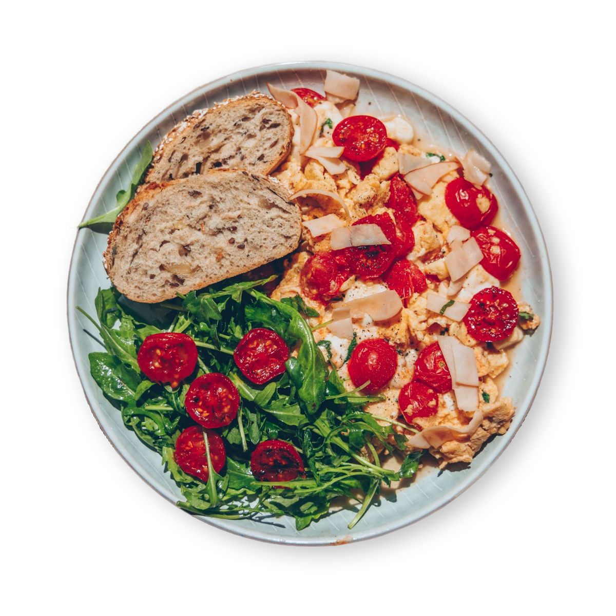 Tomaten Mozzarella Rührei mit Hähnchenbrust von feastr