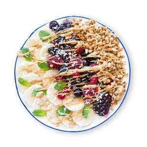 Mandel Bananen Protein Joghurt mit Beeren